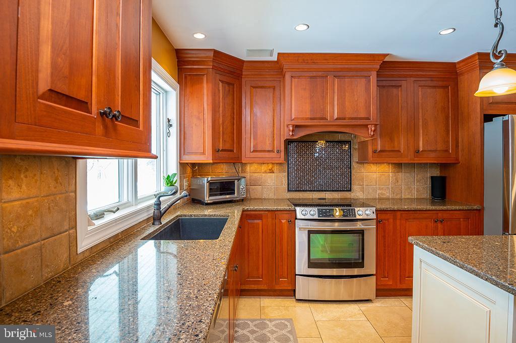 12 Lisa Road Sinking Spring, PA 19608 - Photo 16 of 59