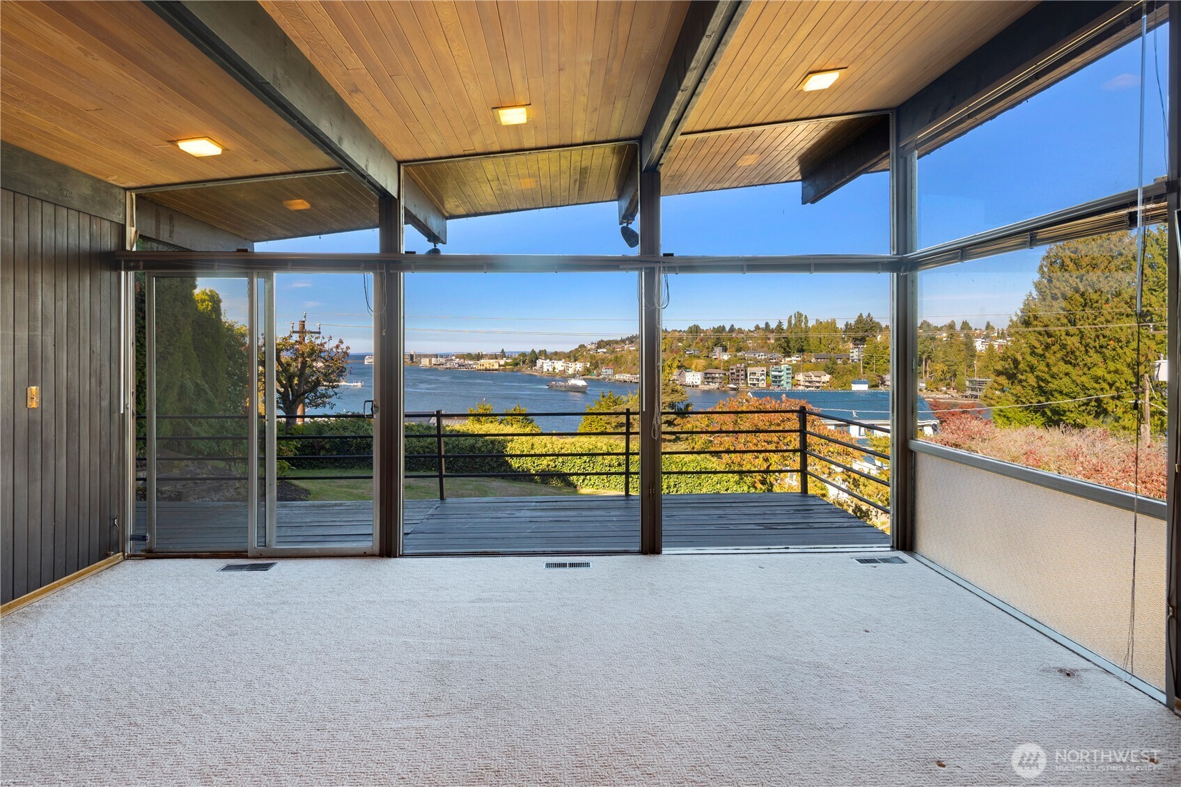 3653 West Commodore Way Seattle, WA 98199 - Photo 8 of 35