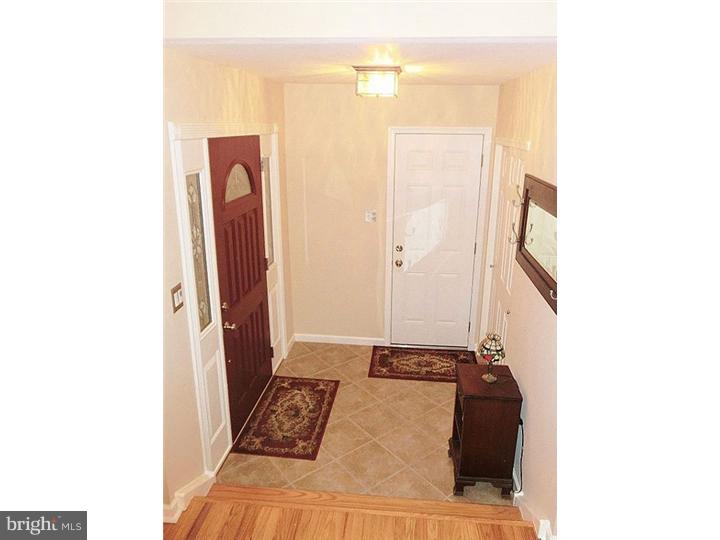 302 Valley Forge Road Cinnaminson, NJ 08077 - Photo 3 of 25 Foyer