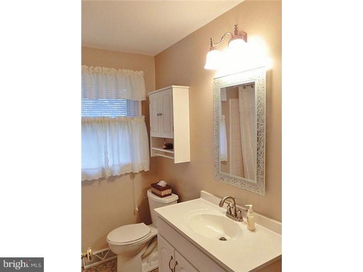 302 Valley Forge Road Cinnaminson, NJ 08077 - Photo 23 of 25 Bathroom