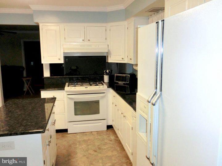 302 Valley Forge Road Cinnaminson, NJ 08077 - Photo 8 of 25 Kitchen