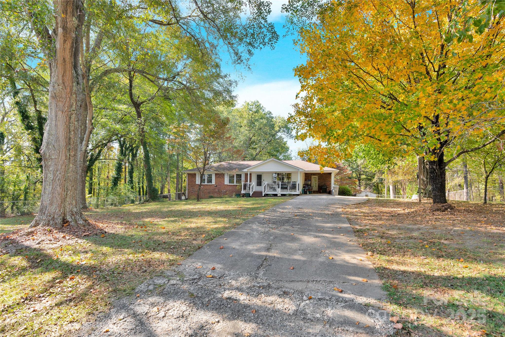 841 Knowles Drive Dallas, NC 28034 - Photo 5 of 46 a front view of a house with a garden