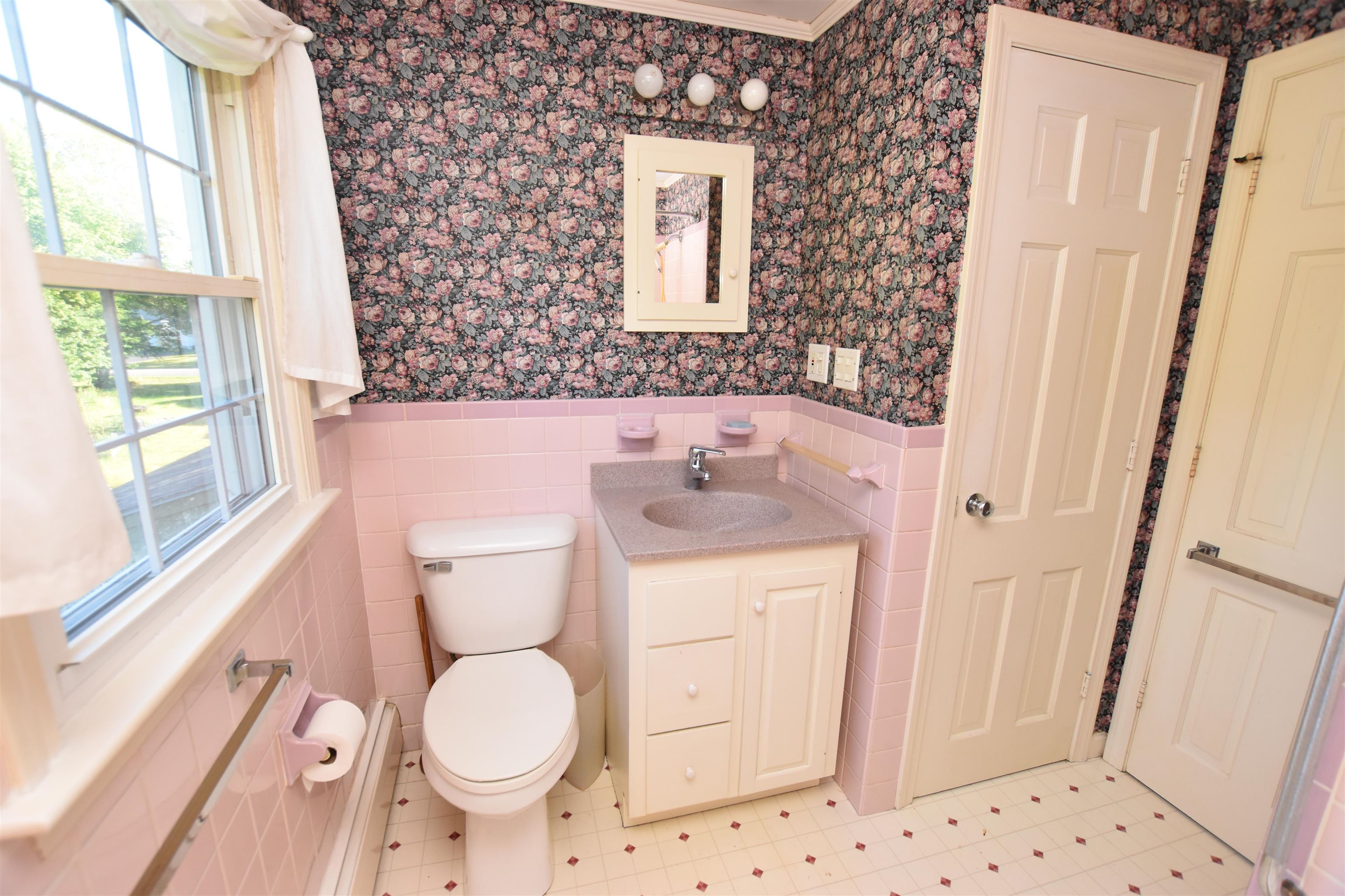 4 Robin Glen Road Stratham, NH 03885 - Photo 19 of 23