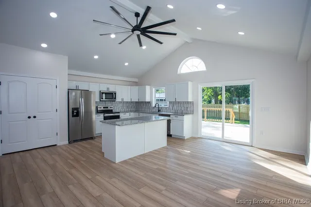 $299,900 | 1809 East Oak Street, New Albany, IN 47150