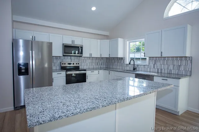 $299,900 | 1809 East Oak Street, New Albany, IN 47150