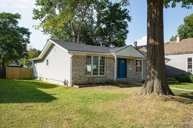 $299,900 | 1809 East Oak Street, New Albany, IN 47150