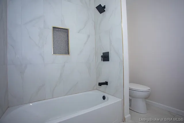 $299,900 | 1809 East Oak Street, New Albany, IN 47150