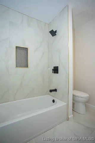 $299,900 | 1809 East Oak Street, New Albany, IN 47150