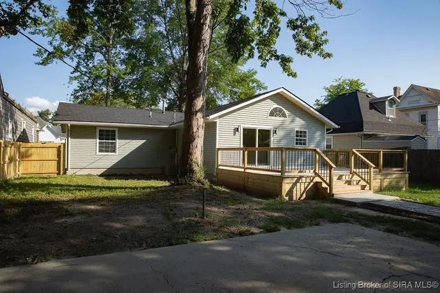 $299,900 | 1809 East Oak Street, New Albany, IN 47150