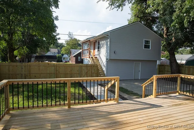 $299,900 | 1809 East Oak Street, New Albany, IN 47150