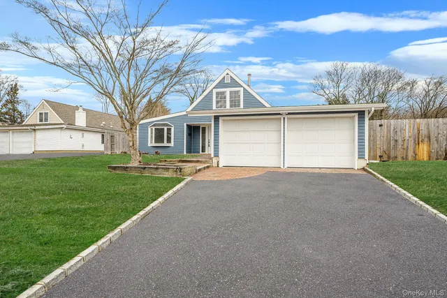 $749,000 | 167 Silverleaf Lane, Islandia, NY 11749