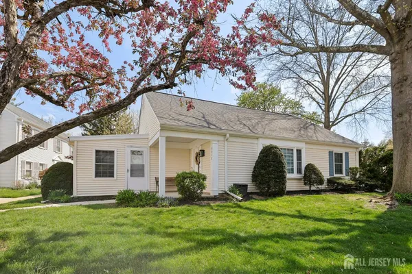 $310,000 | 391A Orrington Lane, Unit C, Monroe Township, NJ 08831