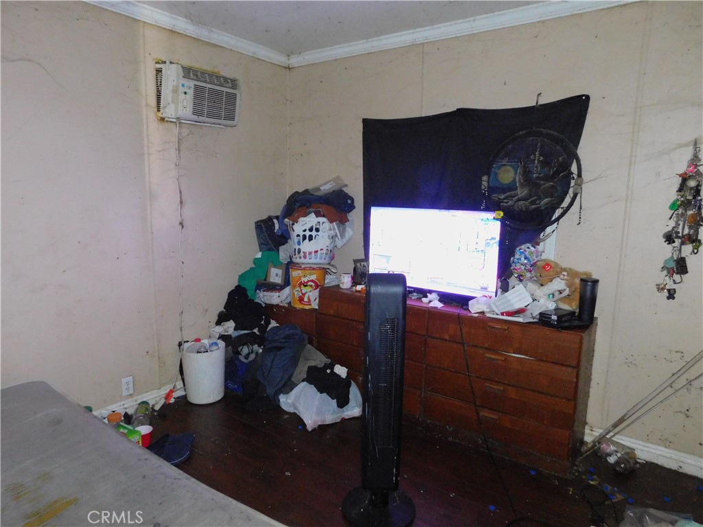1097 North State Street, Unit 557 Hemet, CA 92543 - Photo 13 of 18 a living room with furniture