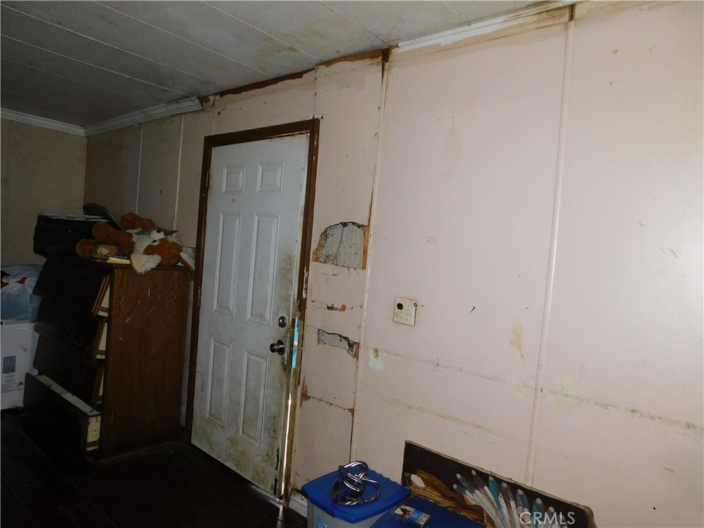 1097 North State Street, Unit 557 Hemet, CA 92543 - Photo 6 of 18 a bathroom with a shower