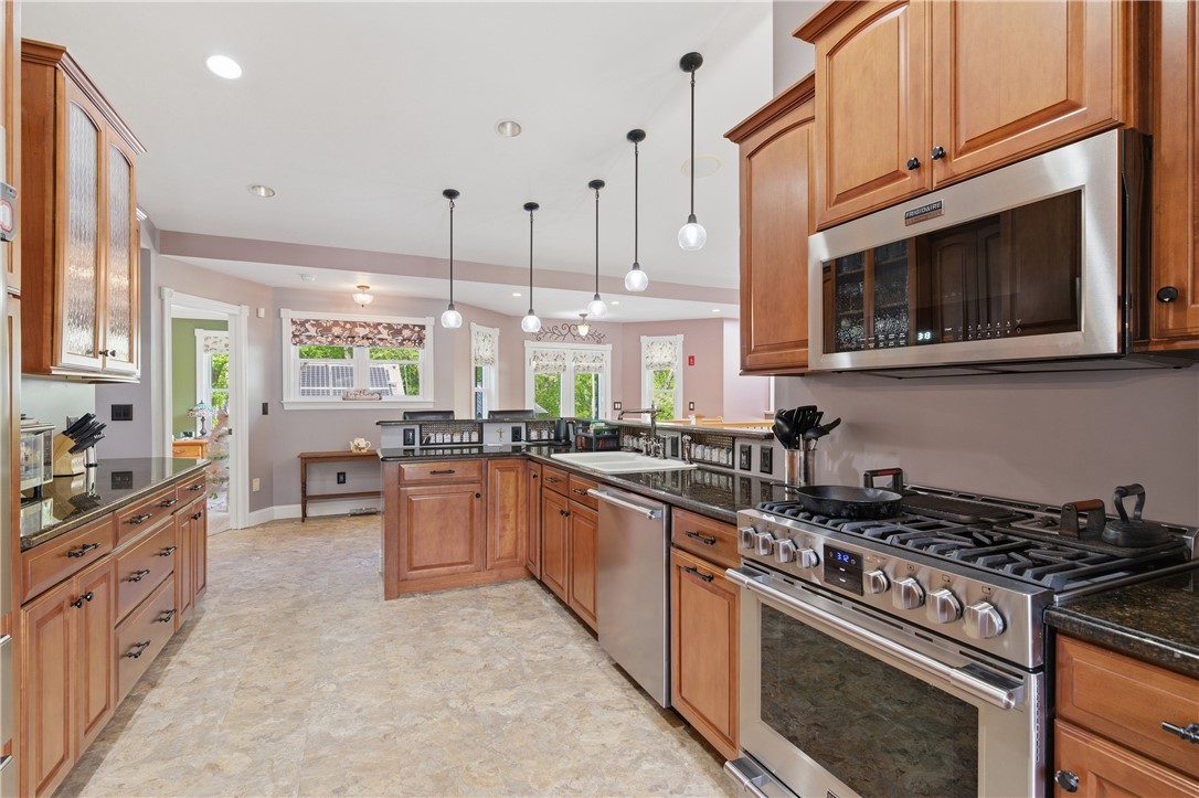 304 Gauthier Drive Woonsocket, RI 02895 - Photo 8 of 50