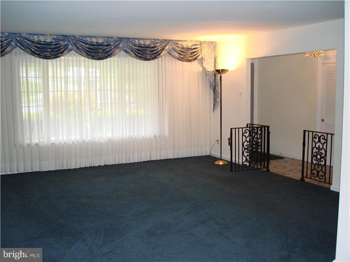 1599 Williams Road Abington, PA 19001 - Photo 3 of 20 Living Room
