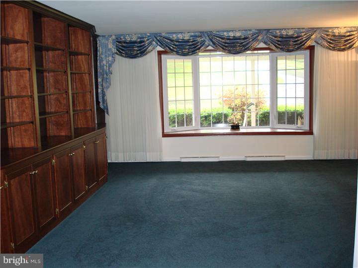 1599 Williams Road Abington, PA 19001 - Photo 5 of 20 Living Room