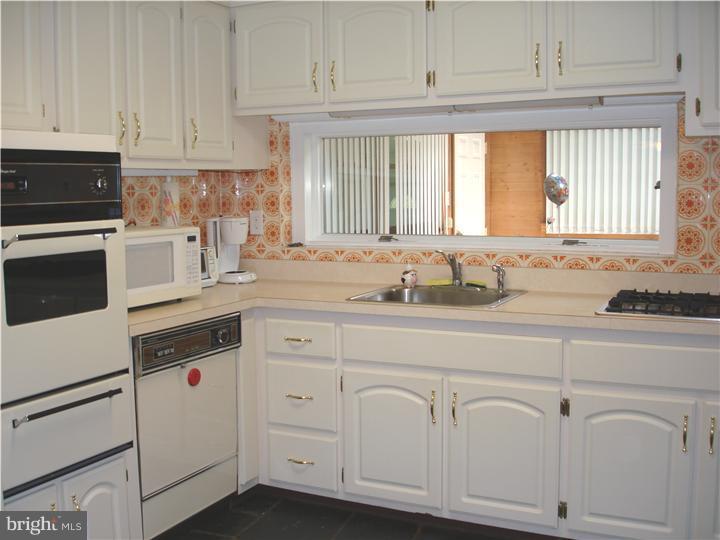 1599 Williams Road Abington, PA 19001 - Photo 8 of 20 Kitchen