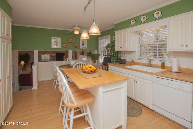 158 Partridge Road Wilmington, NC 28412 - Photo 8 of 32 158 Partridge Rd-small-007-19-KitchenBre