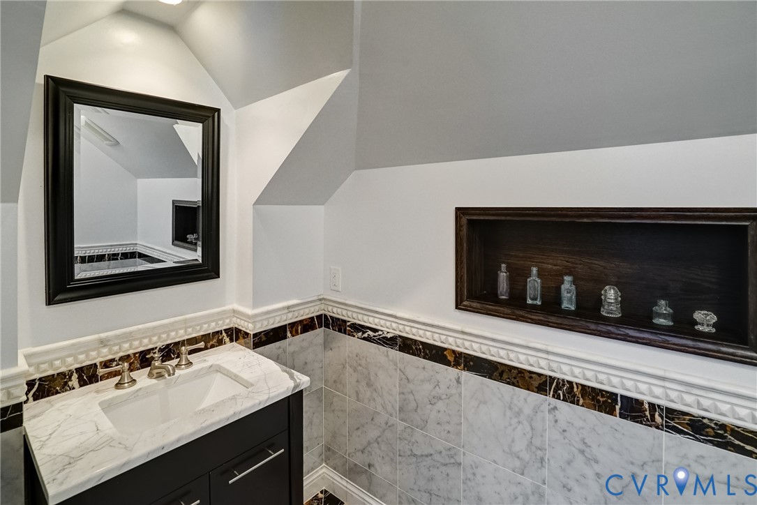 4 Red Fox Road Manakin-Sabot, VA 23103 - Photo 40 of 57 Third level half bath