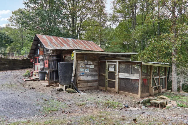 aerial view of a house with backyard porch and garden