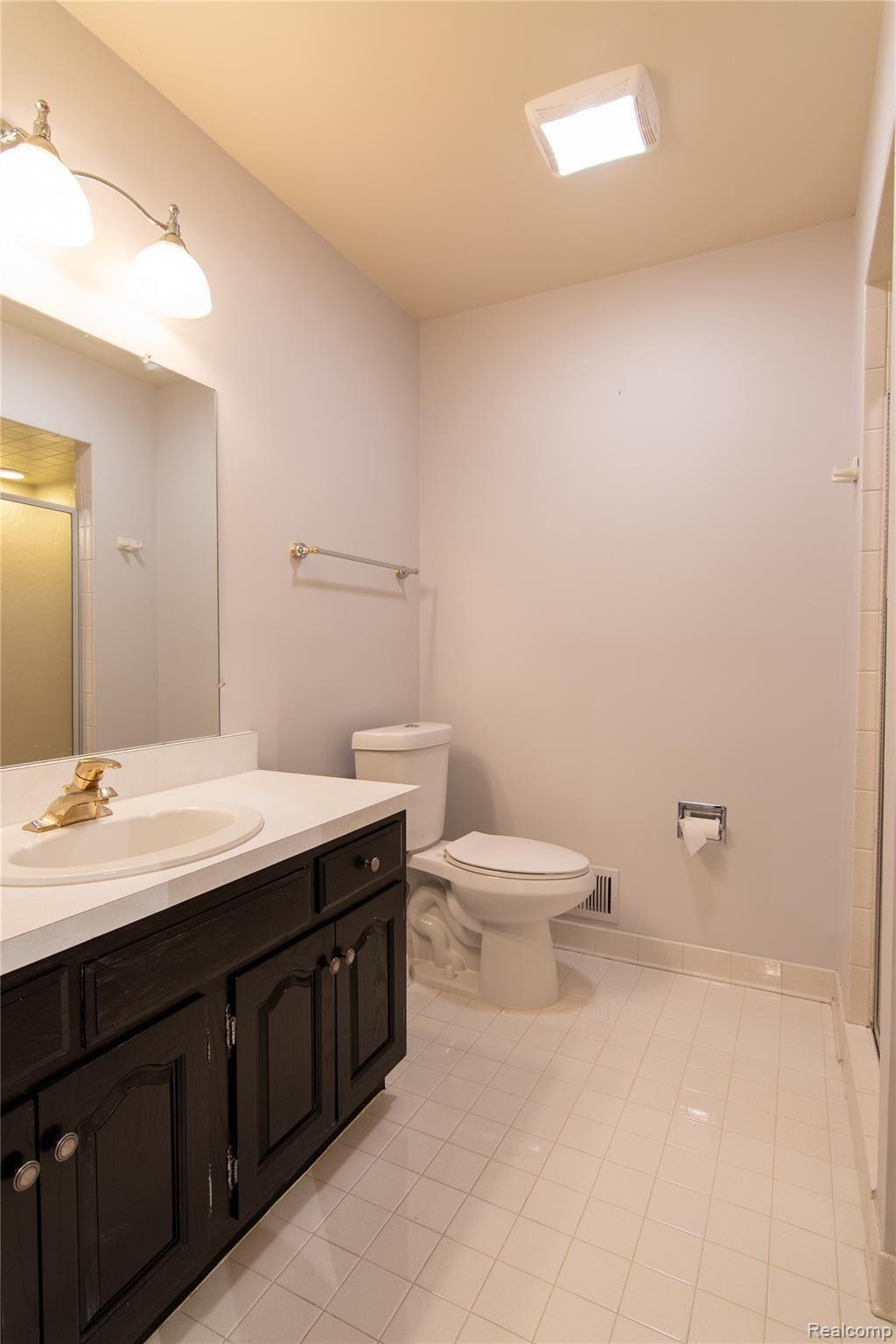 936 Golfview Court Rochester, MI 48307 - Photo 26 of 47 Edited-5286.JPG