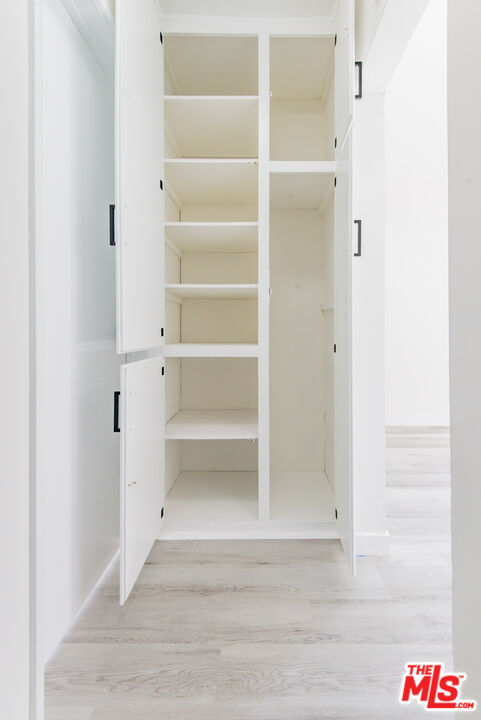 2107 Pullman Lane, Unit D Redondo Beach, CA 90278 - Photo 18 of 32 a bathroom with a shower