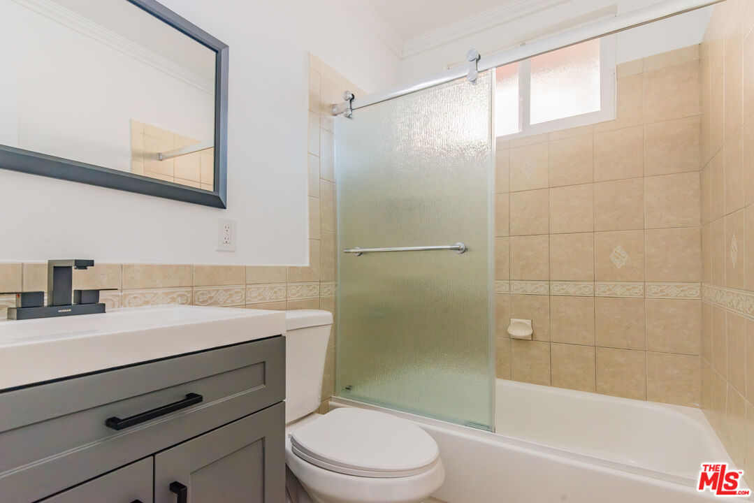 2107 Pullman Lane, Unit D Redondo Beach, CA 90278 - Photo 20 of 32 a bathroom with a sink a toilet and shower