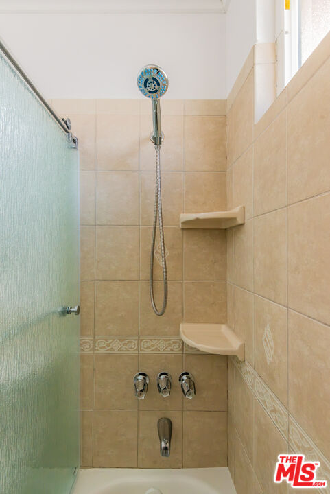 2107 Pullman Lane, Unit D Redondo Beach, CA 90278 - Photo 23 of 32 a bathroom with a shower