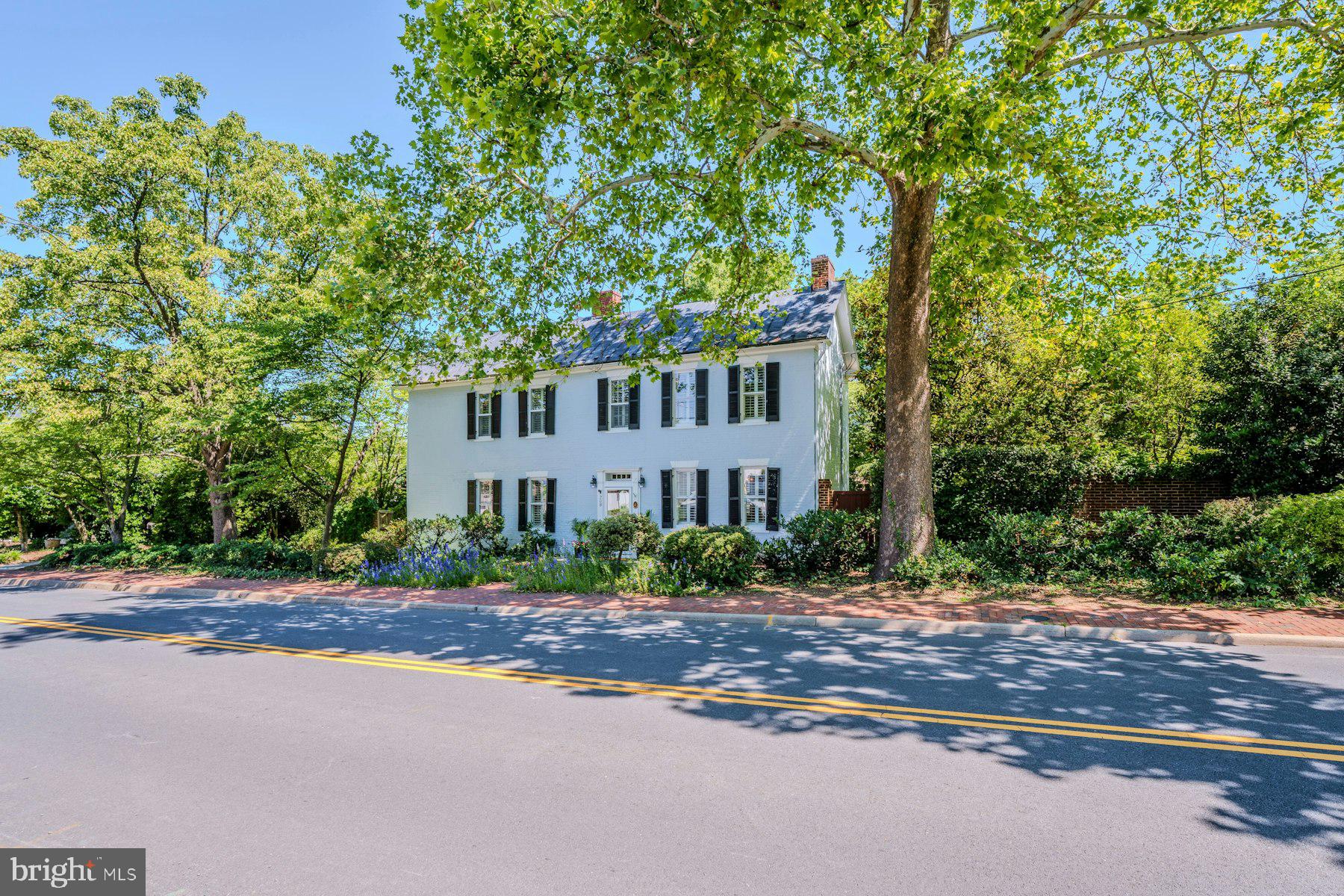 208 Edwards Ferry Road Northeast Leesburg, VA 20176 - Photo 3 of 76