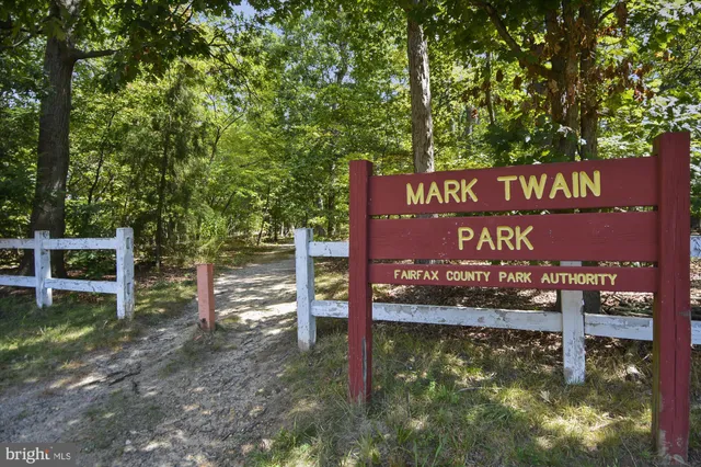 $3,299 | 6405 Castlefin Way, Alexandria, VA 22315