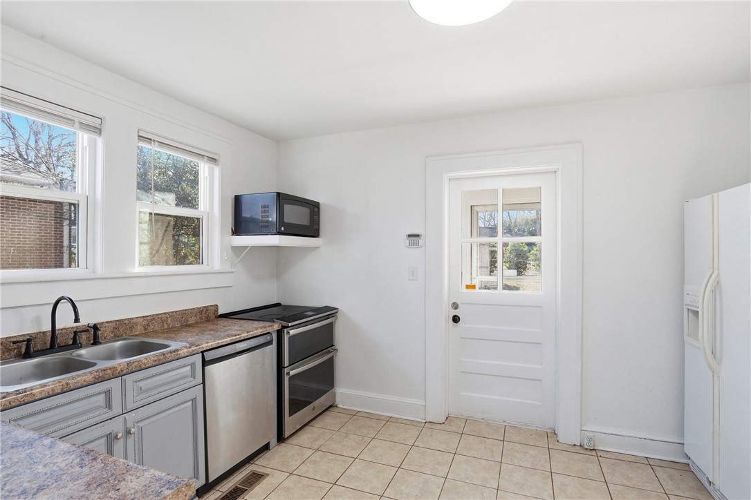 208 Cater Street Anderson, SC 29621 - Photo 11 of 36 Kitchen