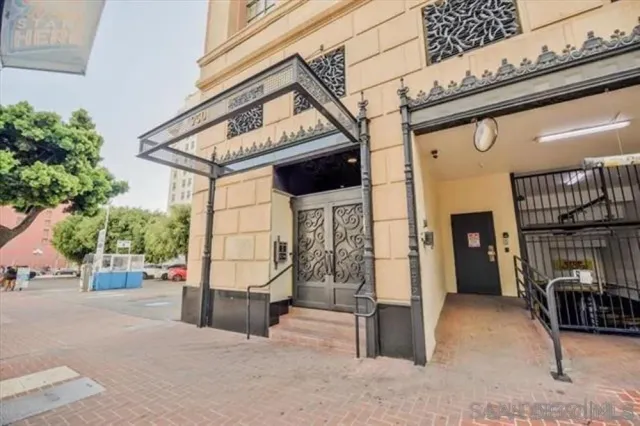 $679,800 | 950 Sixth Avenue, Unit 211, San Diego, CA 92101