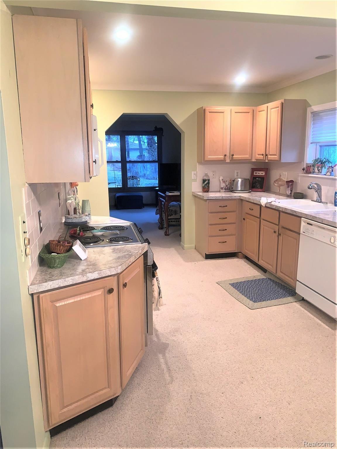 6218 Inkster Road Dearborn Heights, MI 48127 - Photo 18 of 52 IMG_5164.JPG