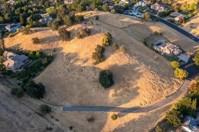 a view of a lake in the backyard