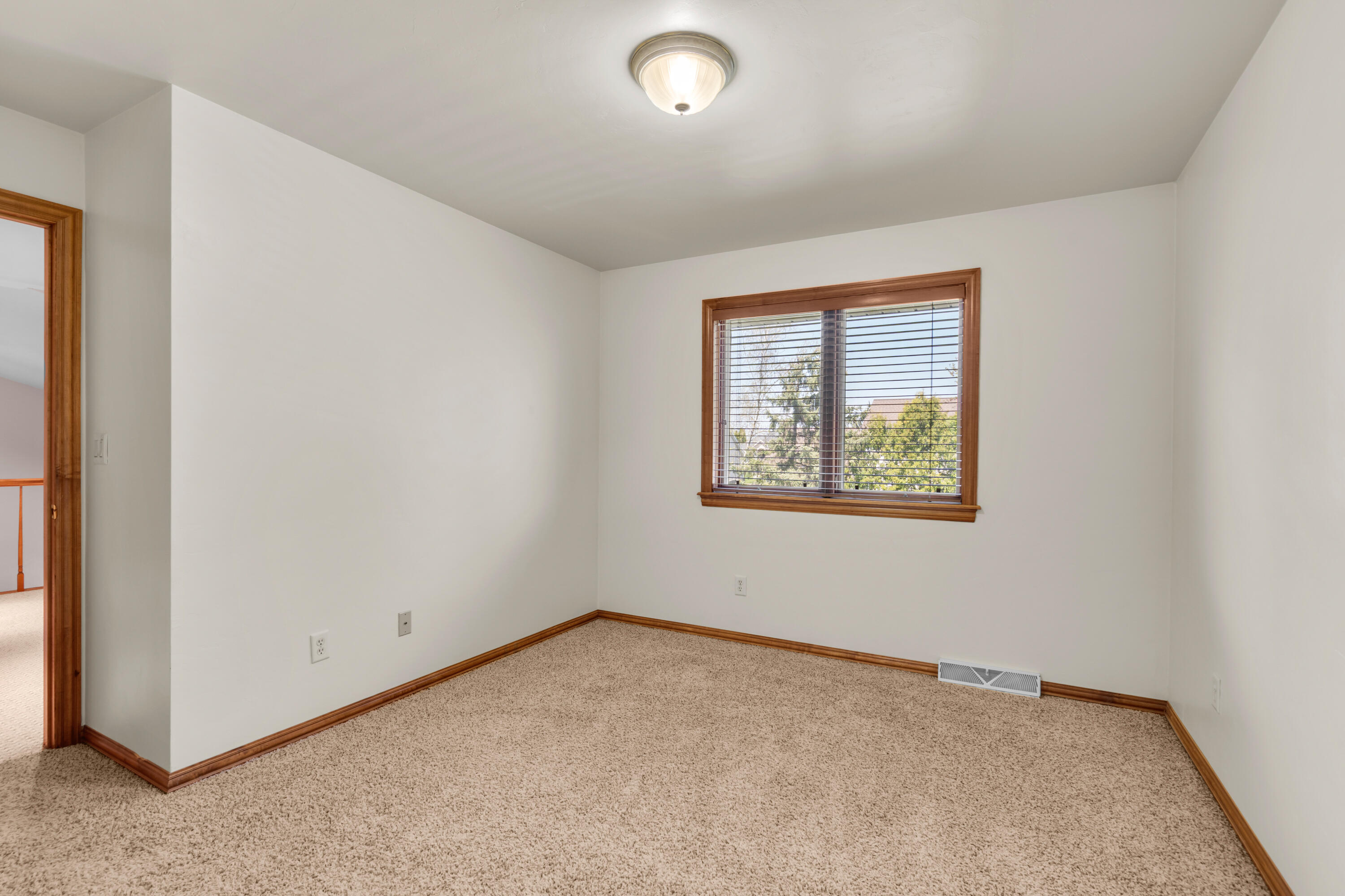 3445 Edinburgh Road Green Bay, WI 54311 - Photo 28 of 34 Bedroom 3