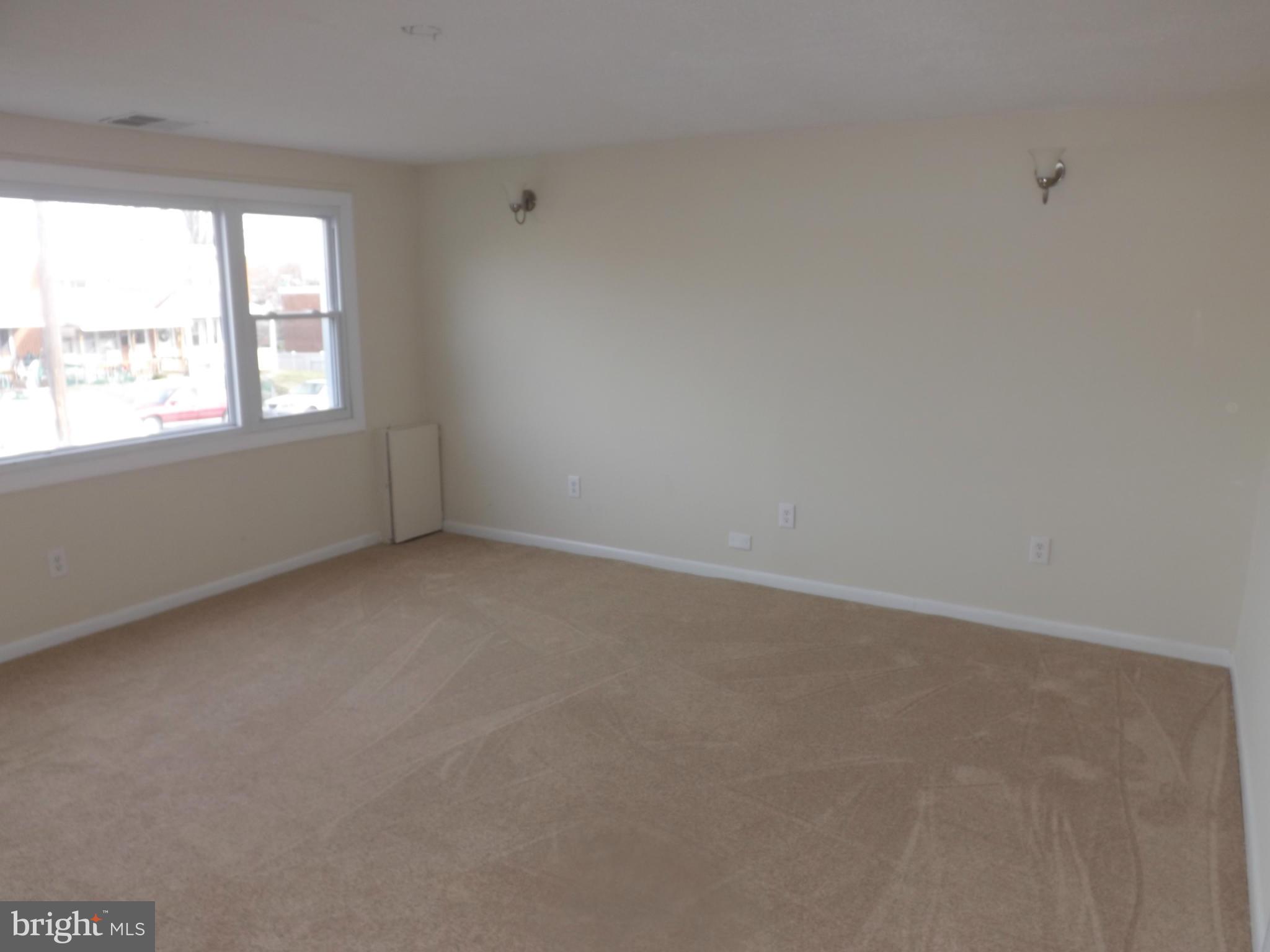 2755 Yarnall Road Baltimore, MD 21227 - Photo 3 of 23 Living Room