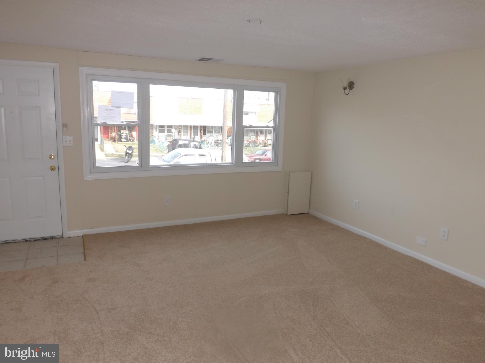 2755 Yarnall Road Baltimore, MD 21227 - Photo 4 of 23 Living Room