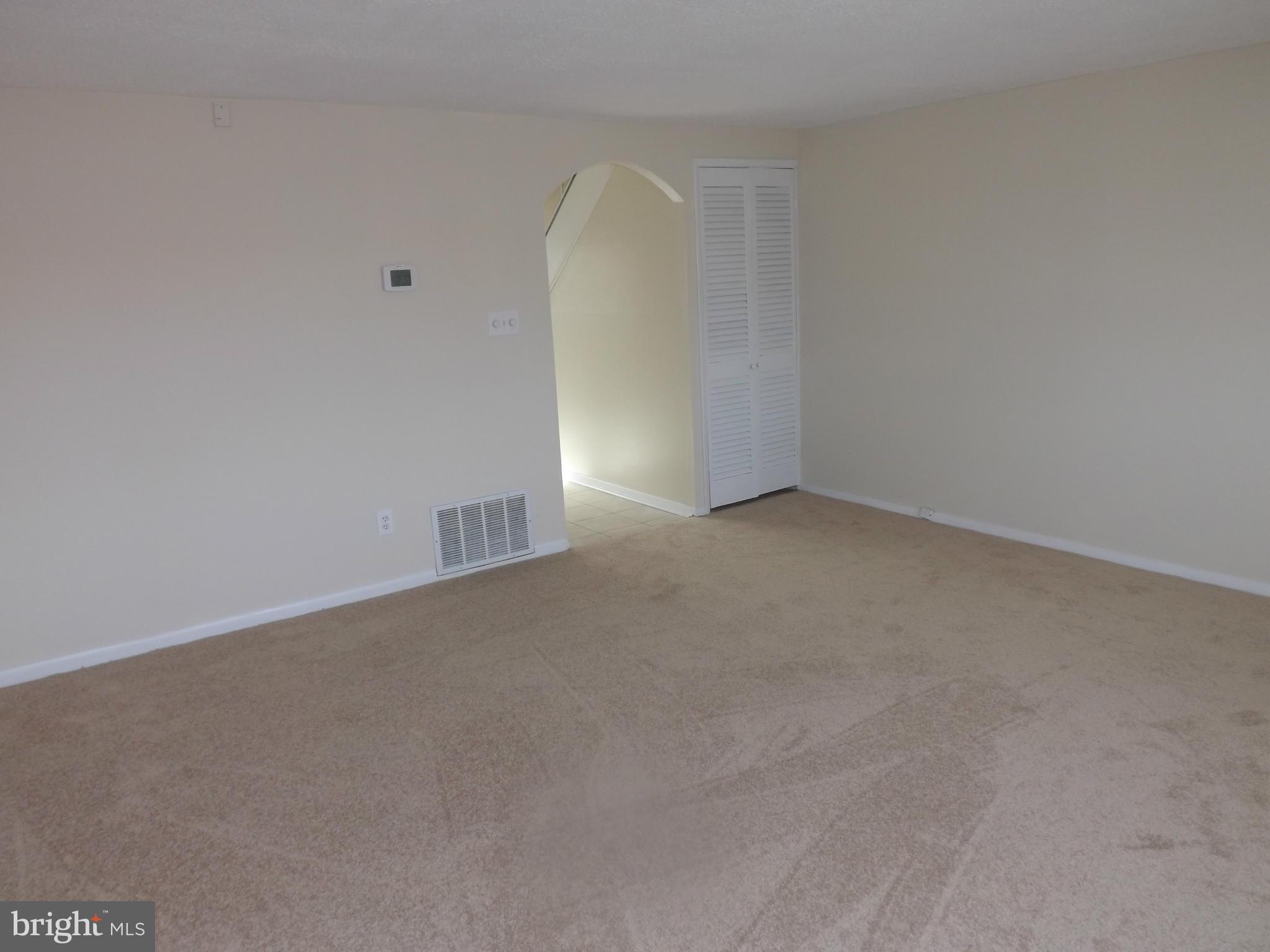 2755 Yarnall Road Baltimore, MD 21227 - Photo 6 of 23 Living Room