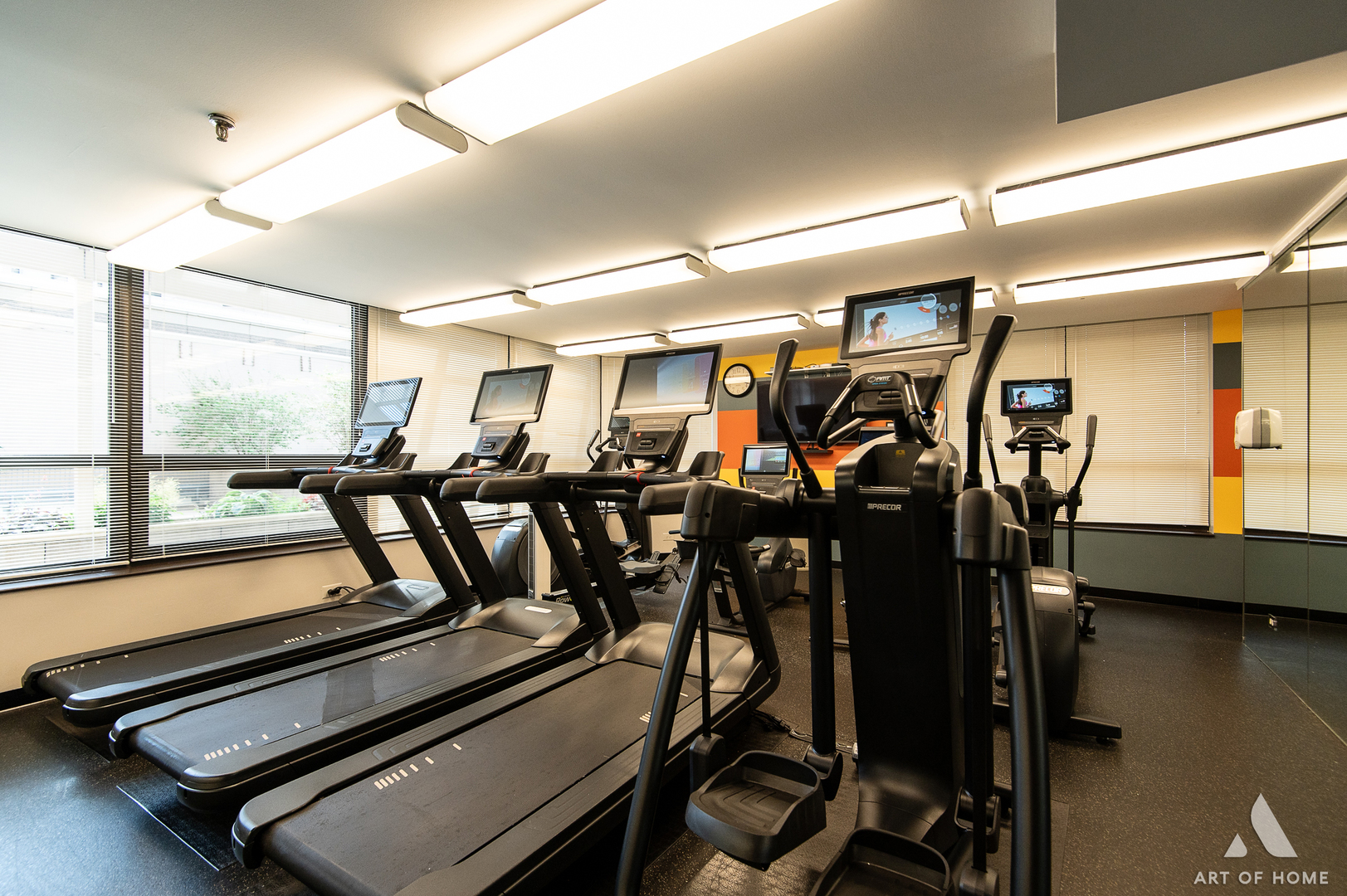400 East Ohio Street, Unit 2902 Chicago, IL 60611 - Photo 31 of 34 a view of a room with gym equipment