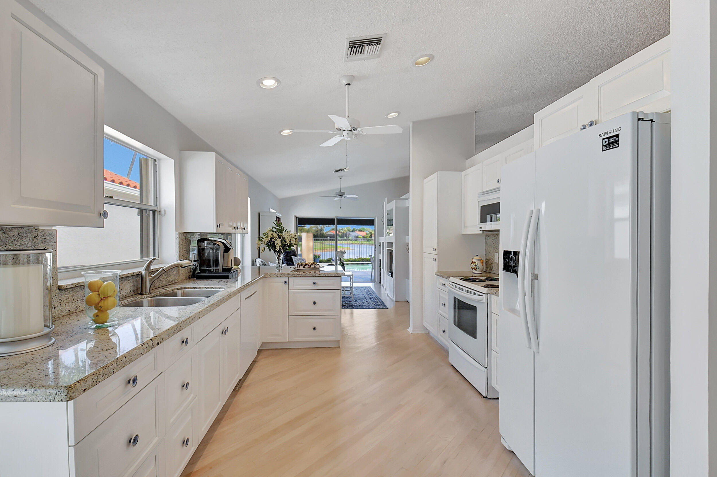 19900 Milan Terrace Boca Raton, FL 33434 - Photo 24 of 58 Kitchen