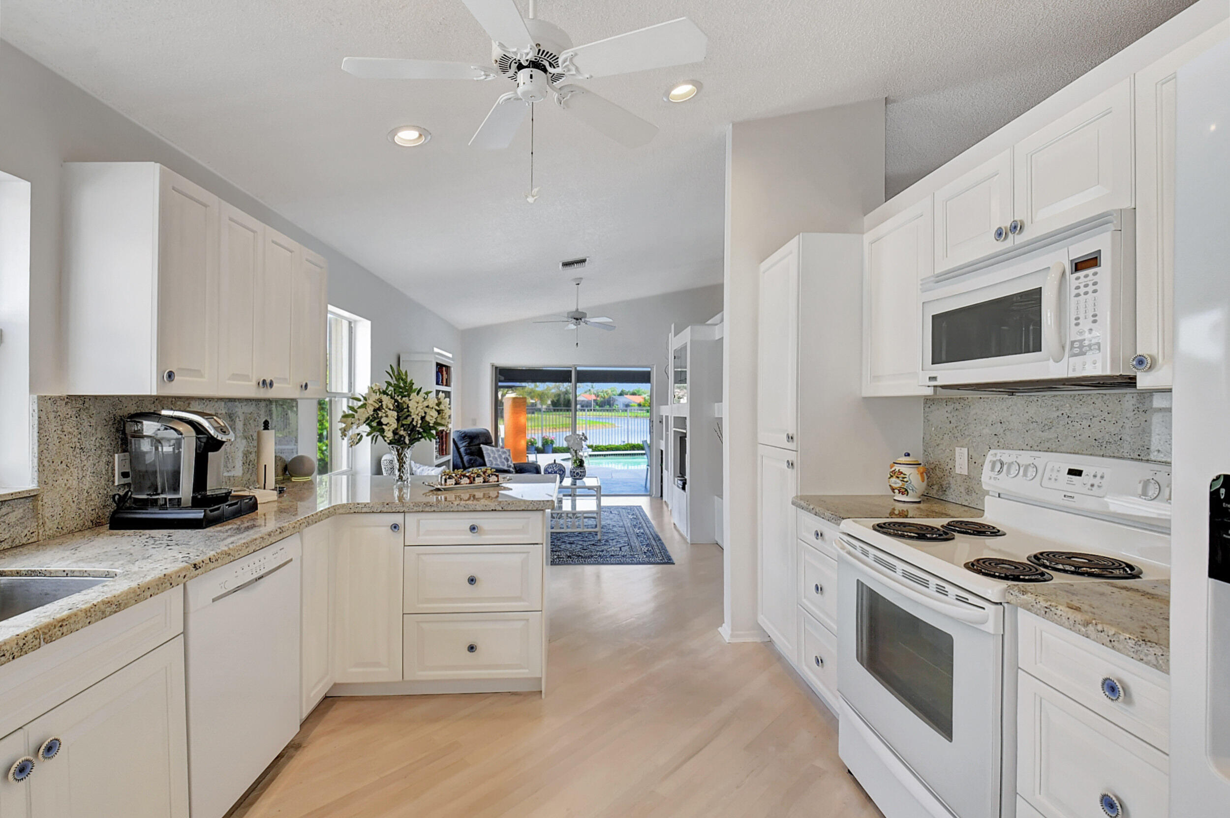 19900 Milan Terrace Boca Raton, FL 33434 - Photo 25 of 58 Kitchen