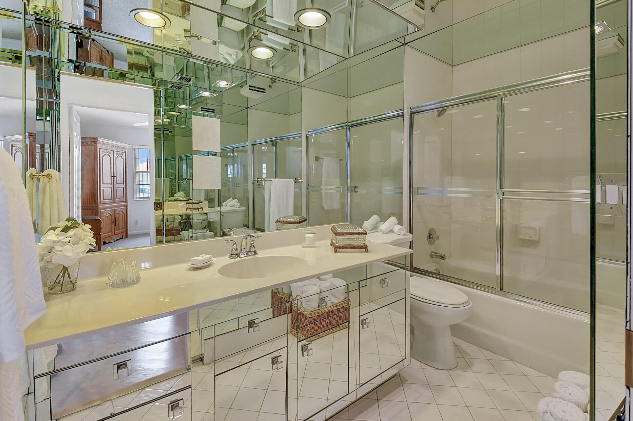 19900 Milan Terrace Boca Raton, FL 33434 - Photo 40 of 58 Guest bathroom