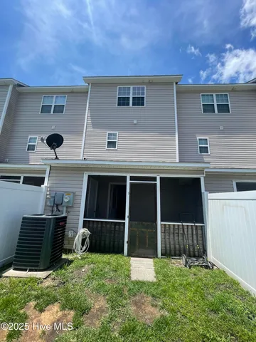 $1,600 | 407 Caldwell Loop, Jacksonville, NC 28546