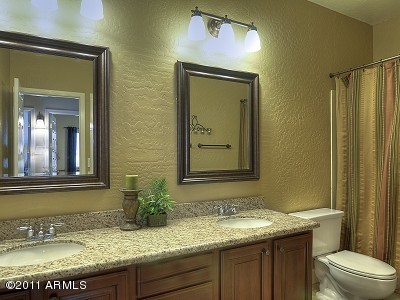4742 East Hearn Road Phoenix, AZ 85032 - Photo 17 of 24 Full Bath