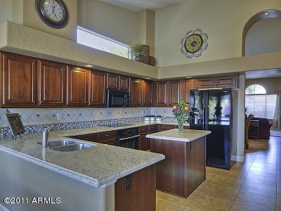 4742 East Hearn Road Phoenix, AZ 85032 - Photo 10 of 24 Kitchen