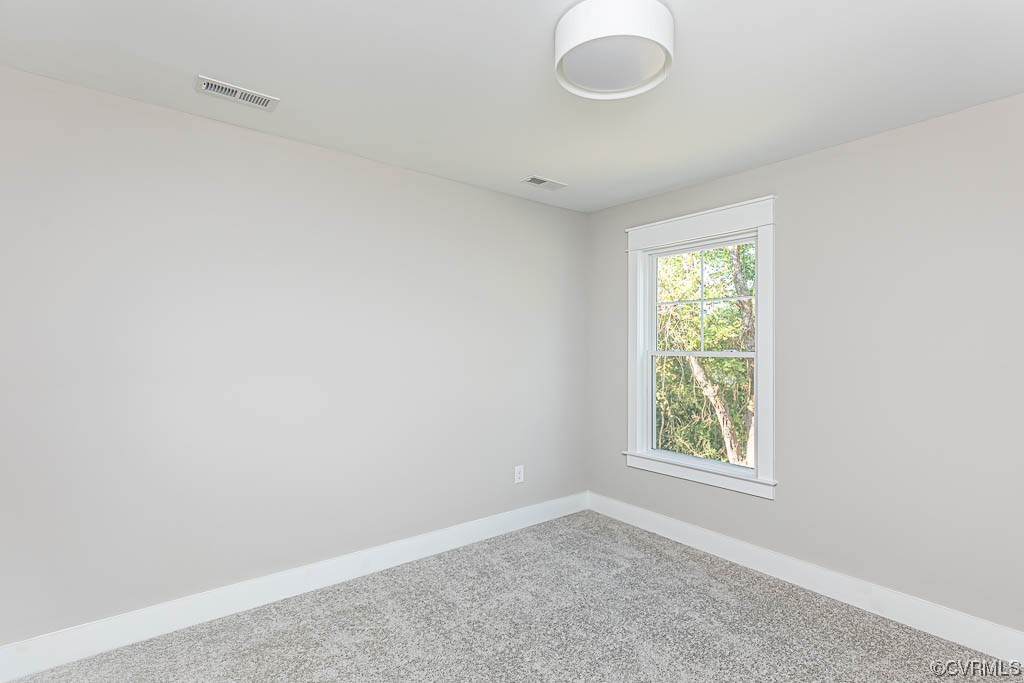 8473 Lincoln Road Mechanicsville, VA 23116 - Photo 33 of 46 an empty room with a window