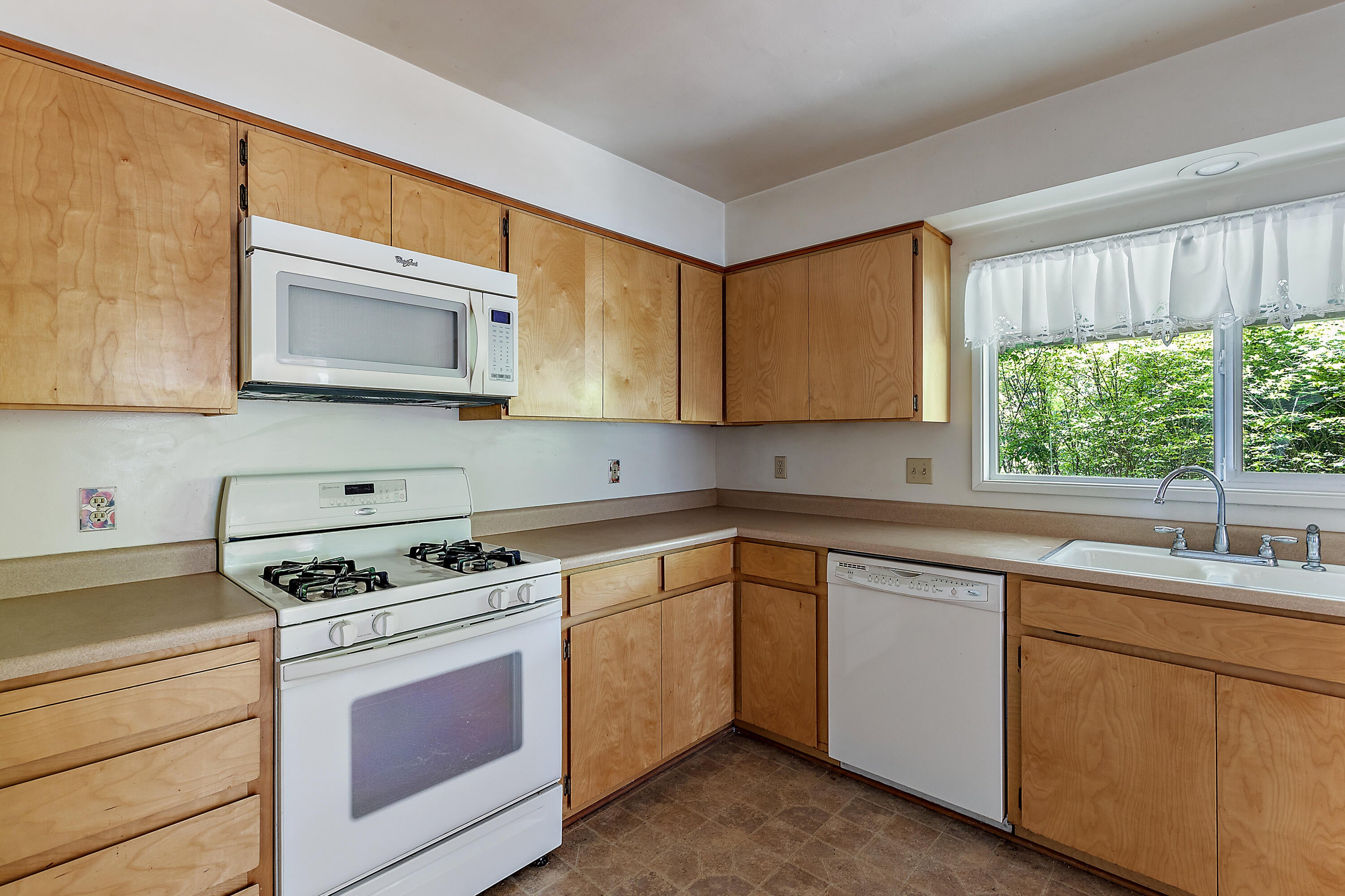 647 Crowson Road Ashland, OR 97520 - Photo 9 of 12 9