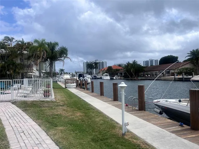 $1,900 | 2850 Northeast 30th Street, Unit 2, Fort Lauderdale, FL 33306