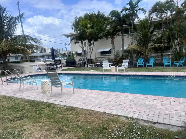$1,900 | 2850 Northeast 30th Street, Unit 2, Fort Lauderdale, FL 33306